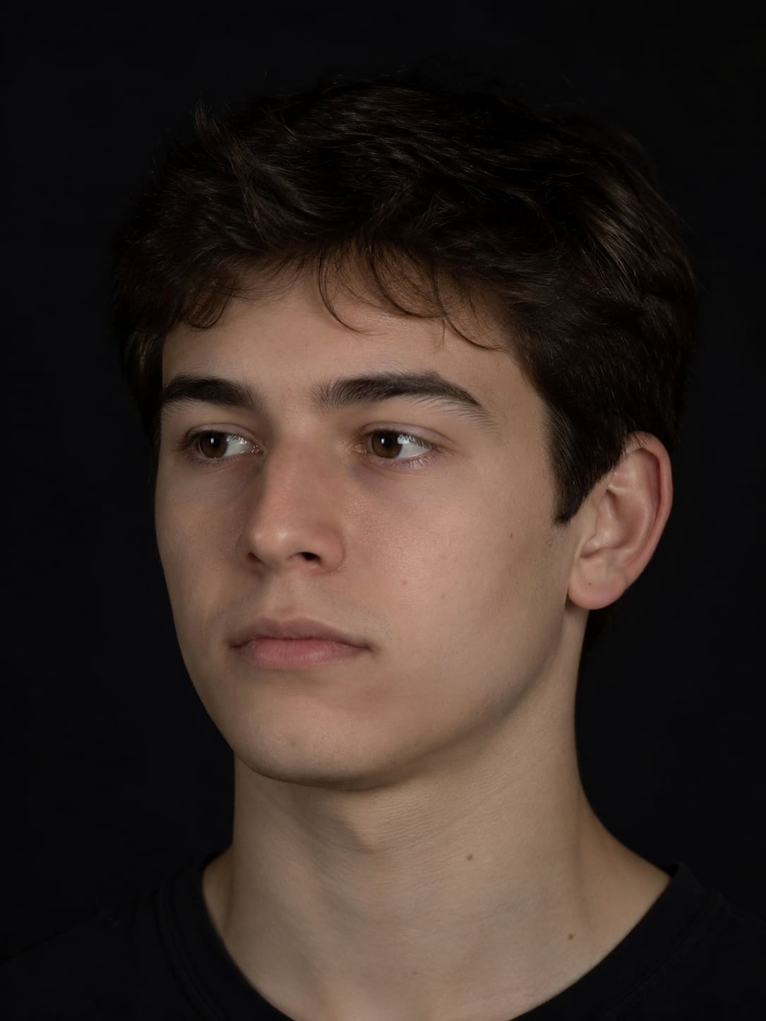 Young man with soft, undefined jawline and recessed chin — baseline before jaw definition preview
